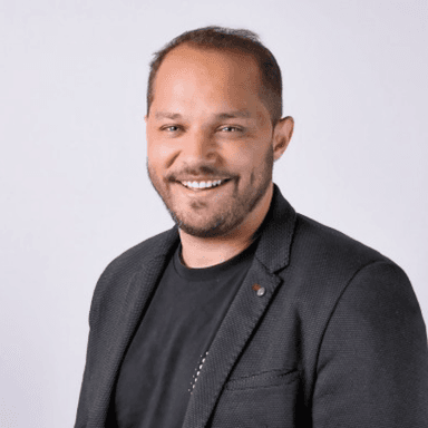 Simon Hilton