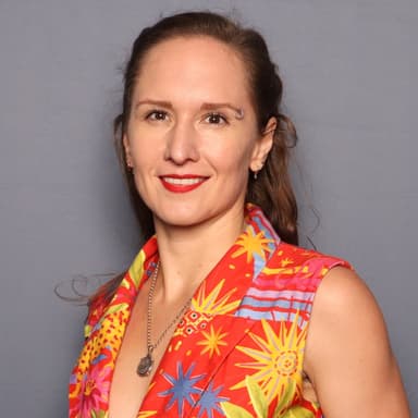 Hillary Lyons